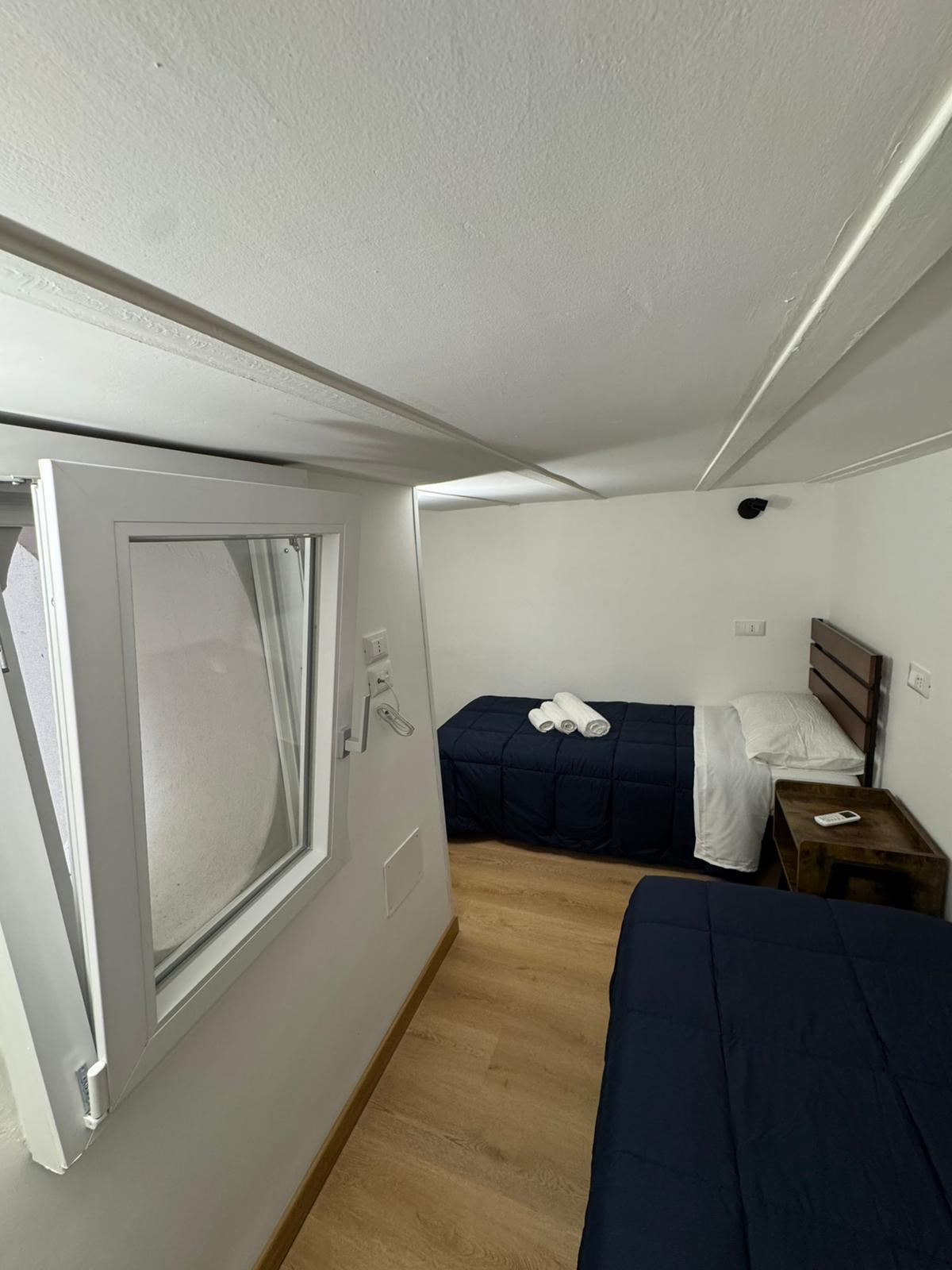 Seconda camera con letto blu