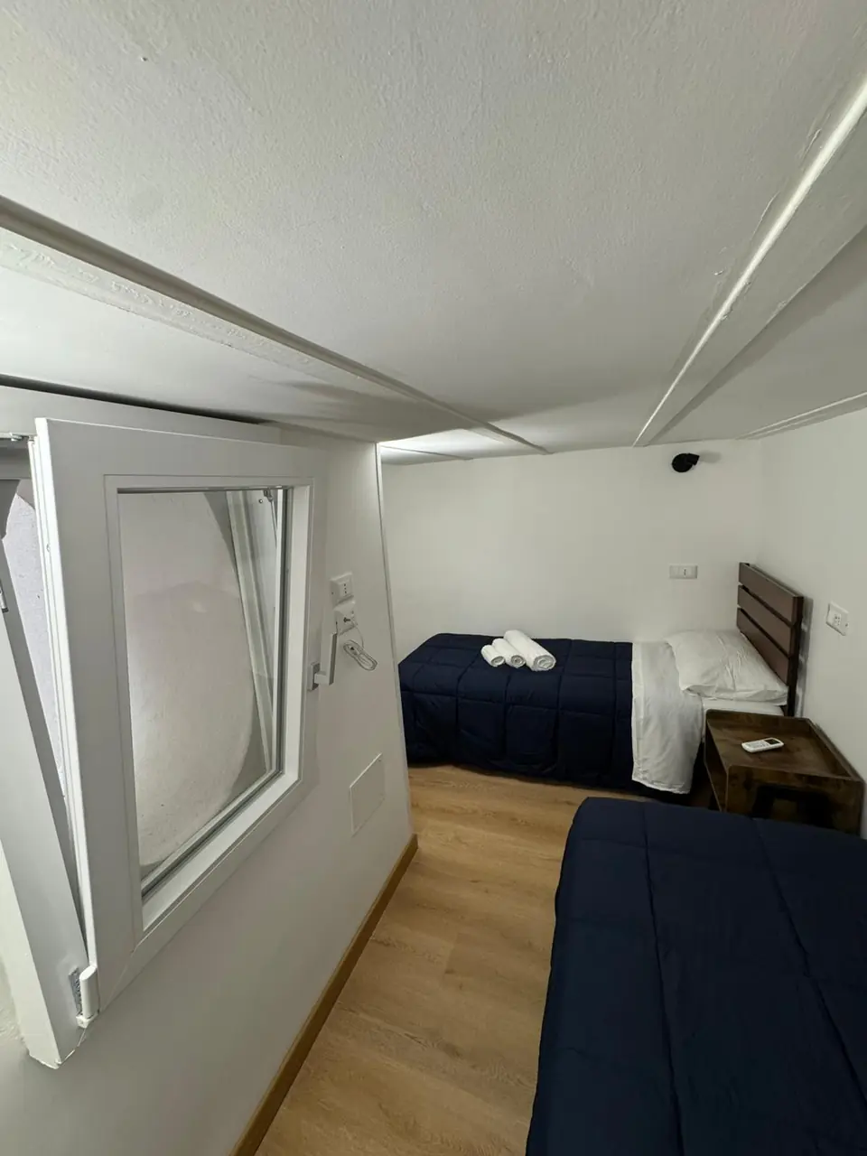 Seconda camera con letto blu